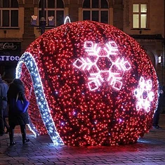 Tehtaan suoramyynti räätälöity koko ulkona{0}}d-motif-led-lights-giant-christmas-ball